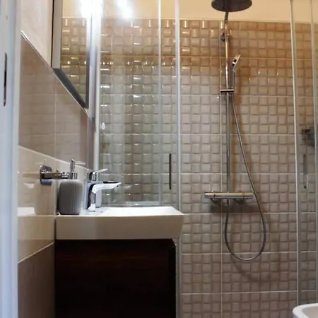 Iola - Q9416 Guest house