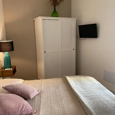 Iola - Q9416 Guest house 3*